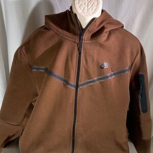 Nike Men's Brown Hooded Jacket with Zip Pocket